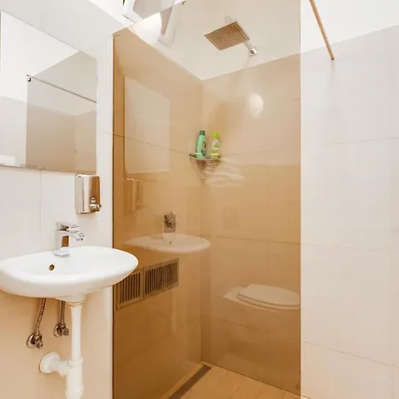 Hotel apartamentowy Riben House