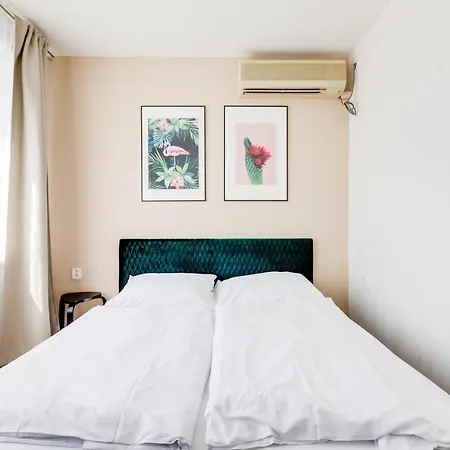 Riben House 4*