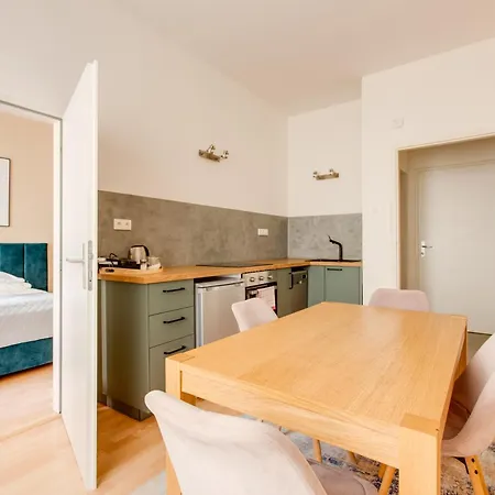 Riben House מלון דירות 3*
