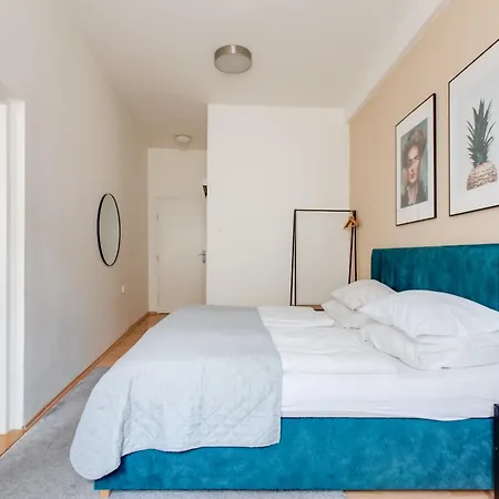מלון דירות Riben House 3*