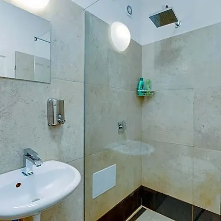 アパートホテル Riben House 3*