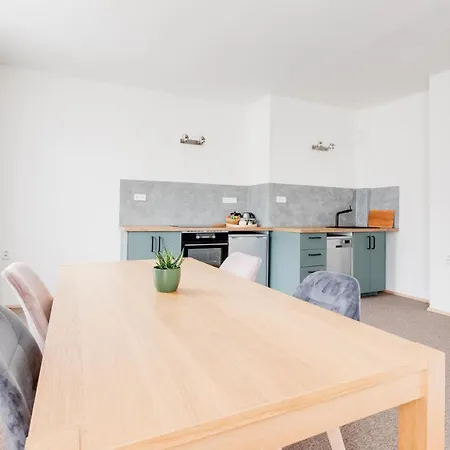 Apartahotel Riben House 3*