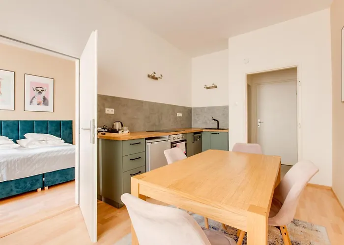 Riben House Apartahotel 3*