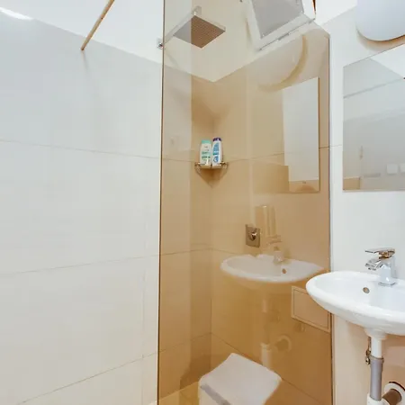 Riben House Apart-hotel